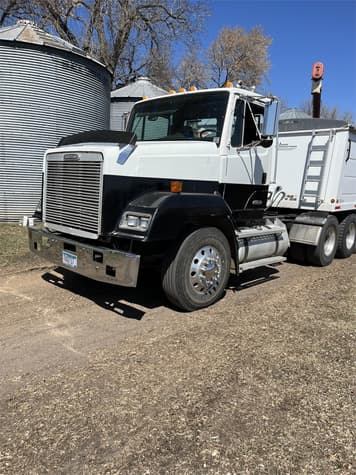 Main image Freightliner FLC112