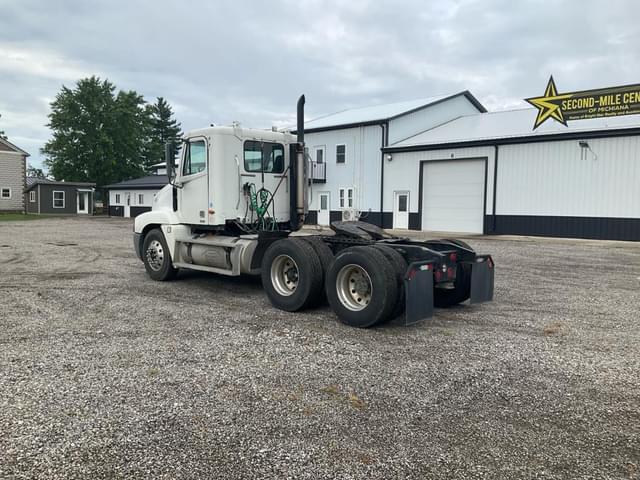 Image of Freightliner FLC120 equipment image 2
