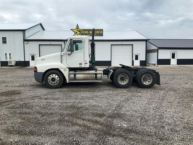 Image of Freightliner FLC120 equipment image 3