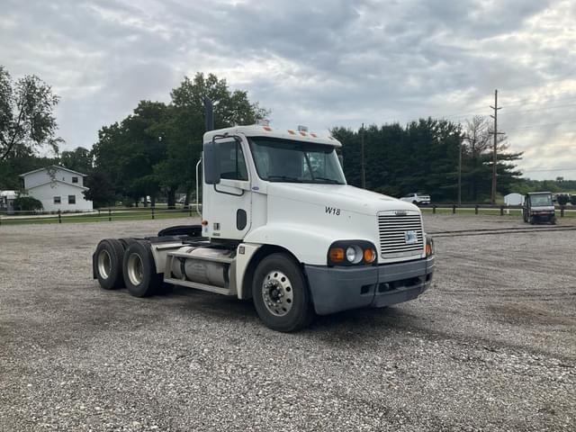 Image of Freightliner FLC120 equipment image 4