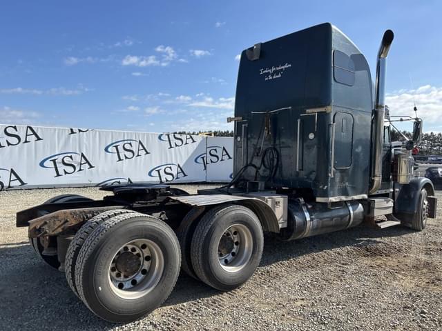 Image of Freightliner FLD equipment image 4