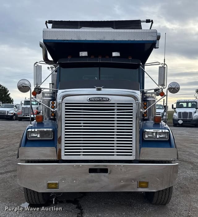 Image of Freightliner FLD equipment image 1