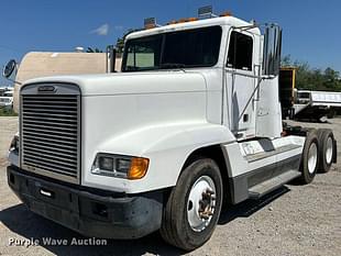 2000 Freightliner FLD Equipment Image0