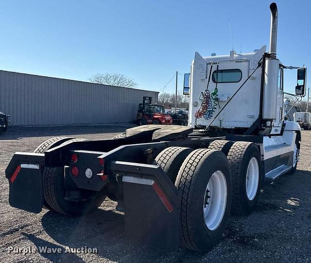 Image of Freightliner FLD equipment image 4