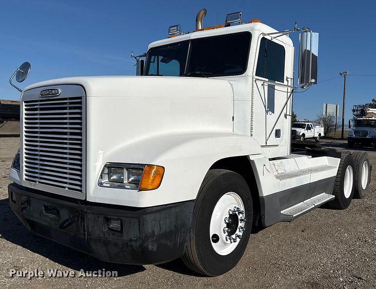 Image of Freightliner FLD Primary image