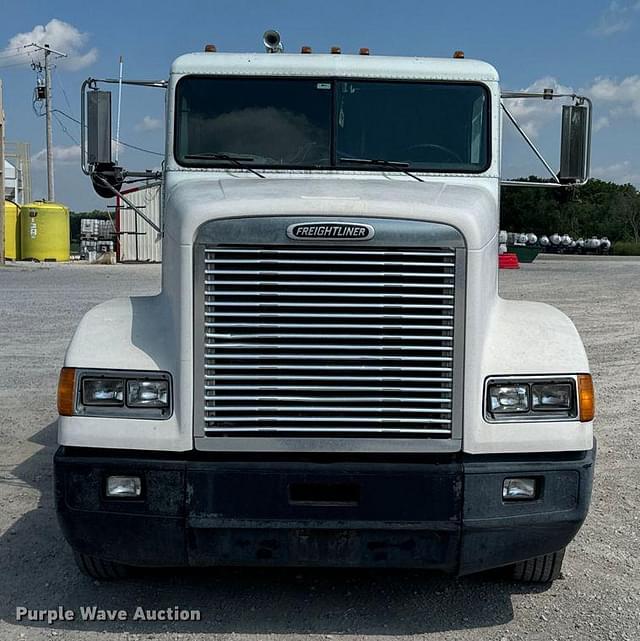 Image of Freightliner FLD equipment image 1