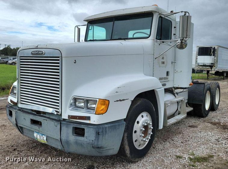 Image of Freightliner FLD Primary image