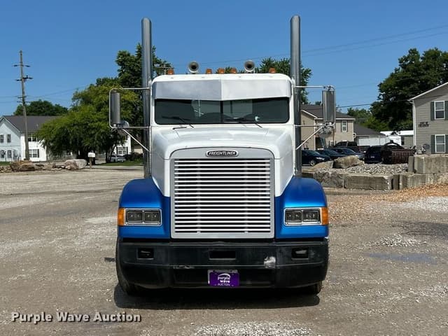 Image of Freightliner FLD equipment image 1