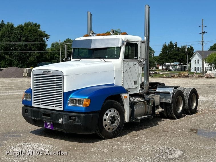 2000 Freightliner FLD Equipment Image0