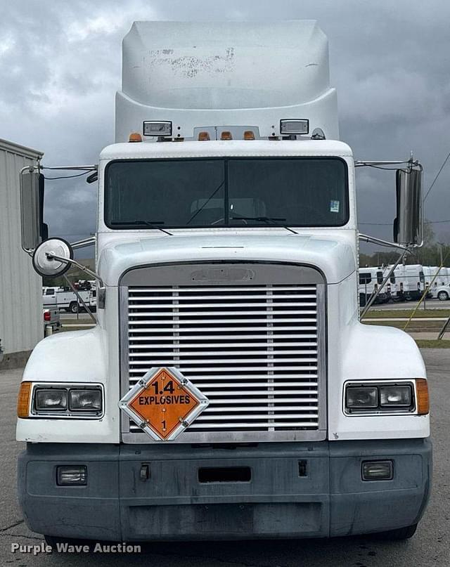Image of Freightliner FLD equipment image 1