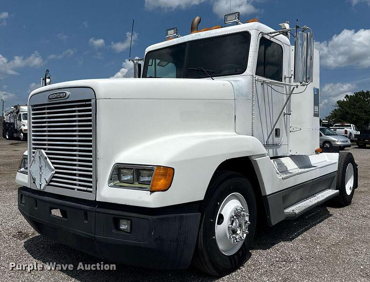 Image of Freightliner FLD Primary image