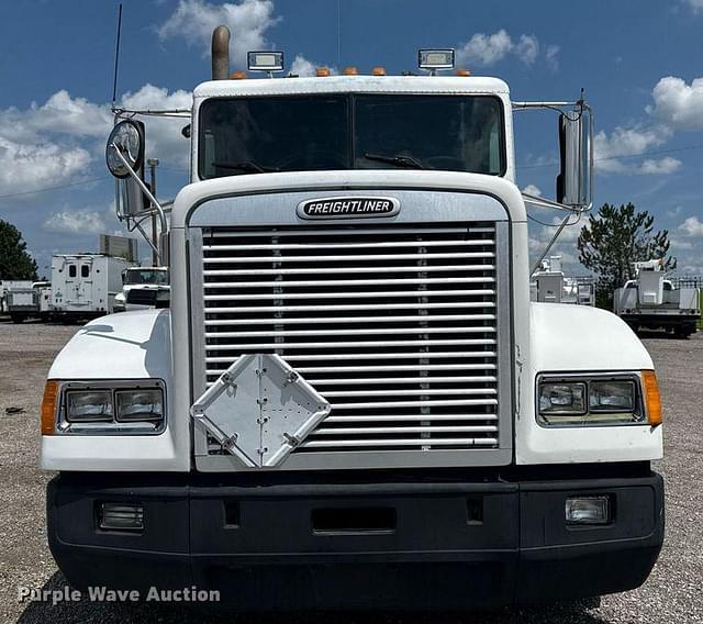Image of Freightliner FLD equipment image 1