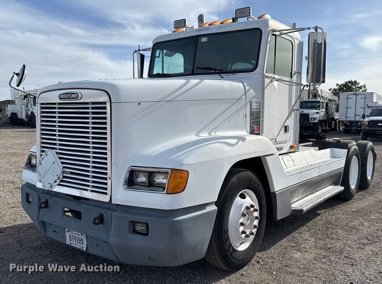 2000 Freightliner FLD Equipment Image0