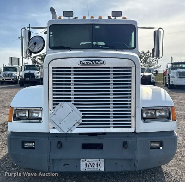Image of Freightliner FLD equipment image 1