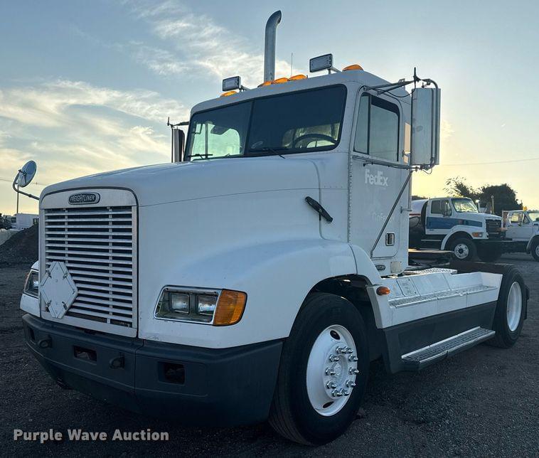 Image of Freightliner FLD Primary image