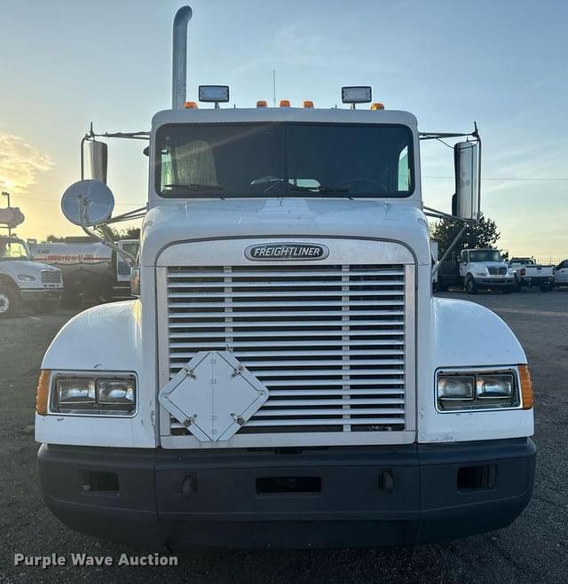 Image of Freightliner FLD equipment image 1