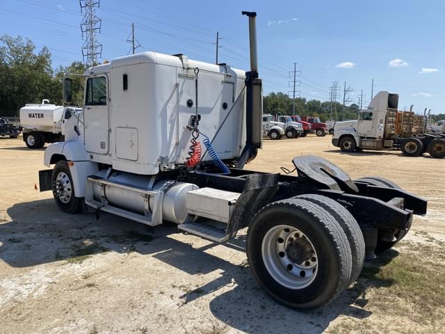 Image of Freightliner FLD equipment image 1