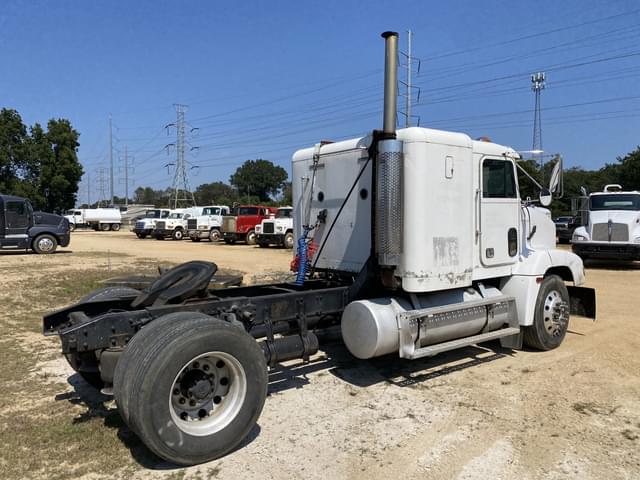 Image of Freightliner FLD equipment image 2