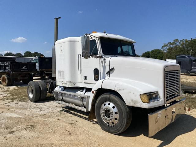 Image of Freightliner FLD equipment image 3