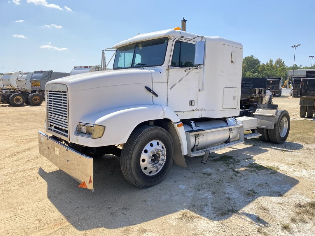 Image of Freightliner FLD Primary image
