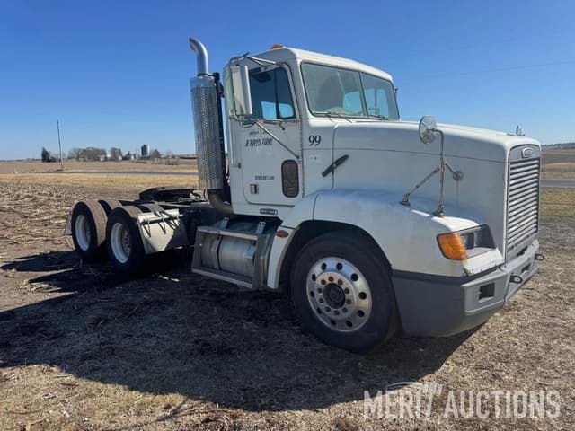 Image of Freightliner FLD equipment image 1