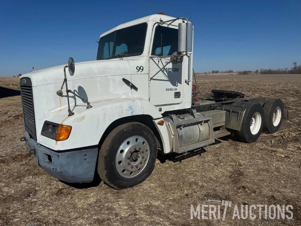 2000 Freightliner FLD Equipment Image0