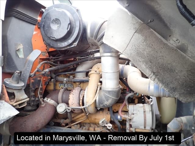 Image of Freightliner FLD112 equipment image 4