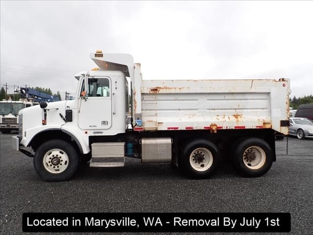 Image of Freightliner FLD112 equipment image 3