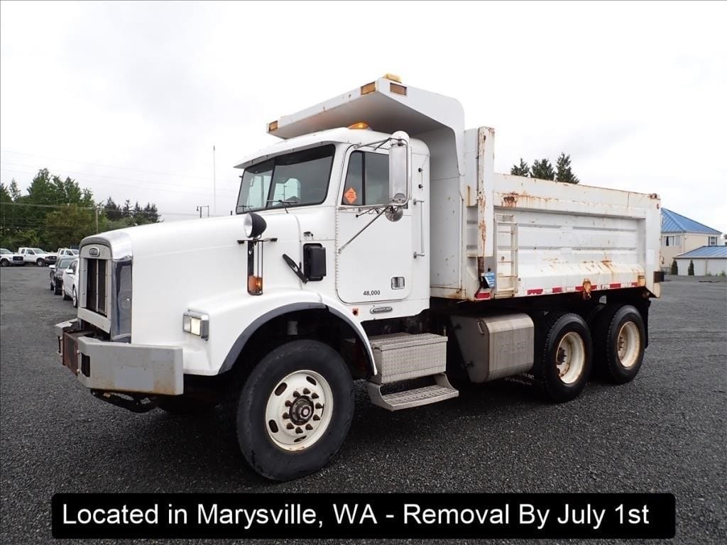 2000 Freightliner FLD112 Equipment Image0