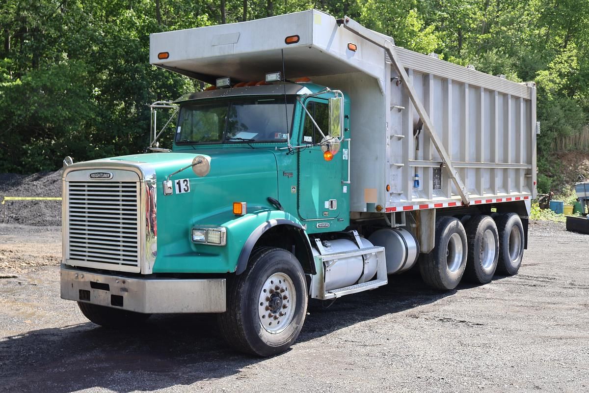 2000 Freightliner FLD112 Equipment Image0