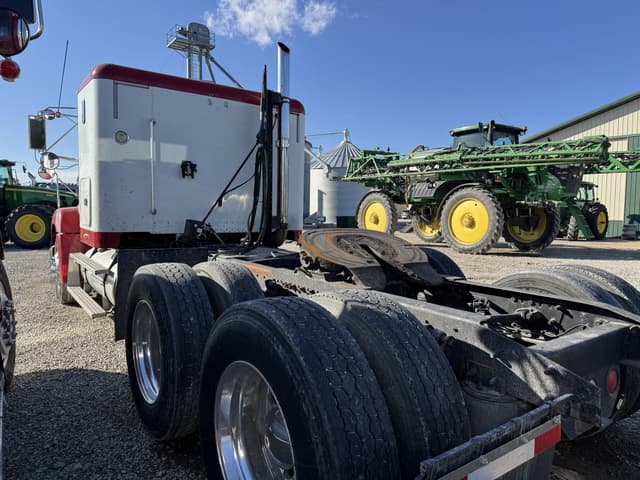 Image of Freightliner FLD112 equipment image 4