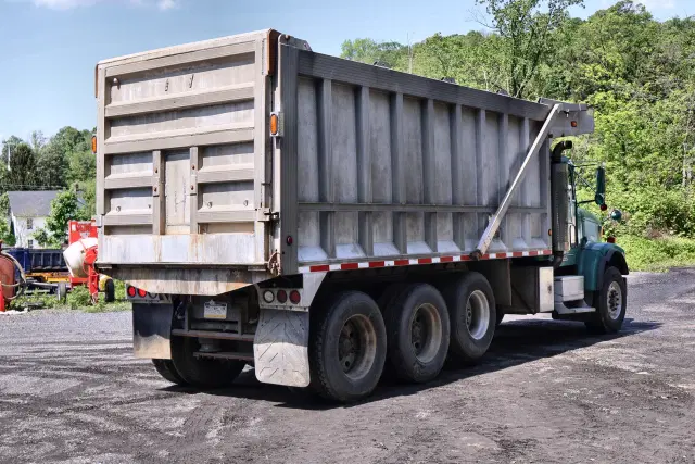 Image of Freightliner FLD112 equipment image 4
