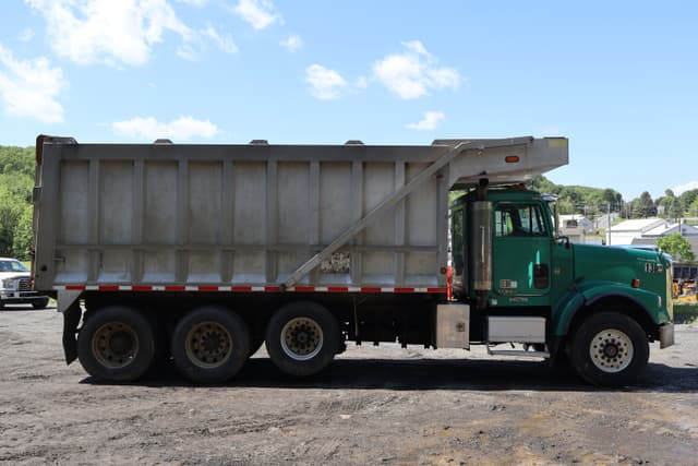 Image of Freightliner FLD112 equipment image 3