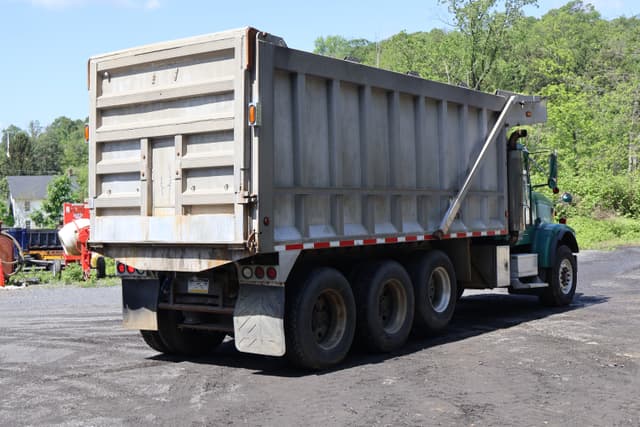 Image of Freightliner FLD112 equipment image 4