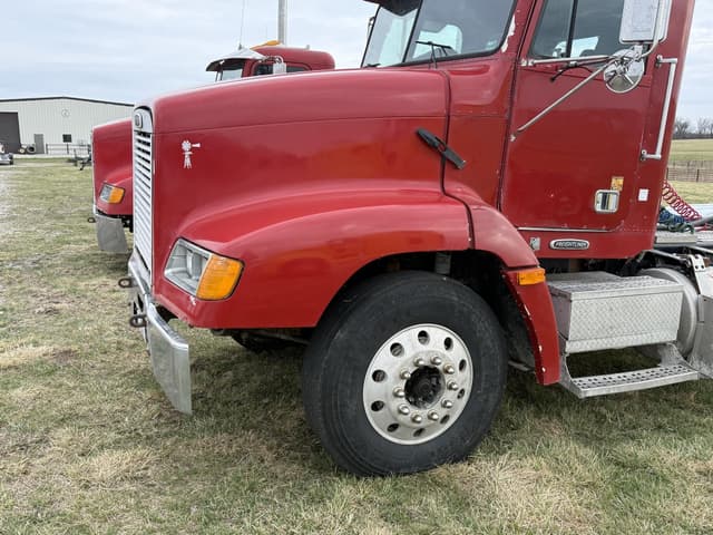 Image of Freightliner FLD112 equipment image 1