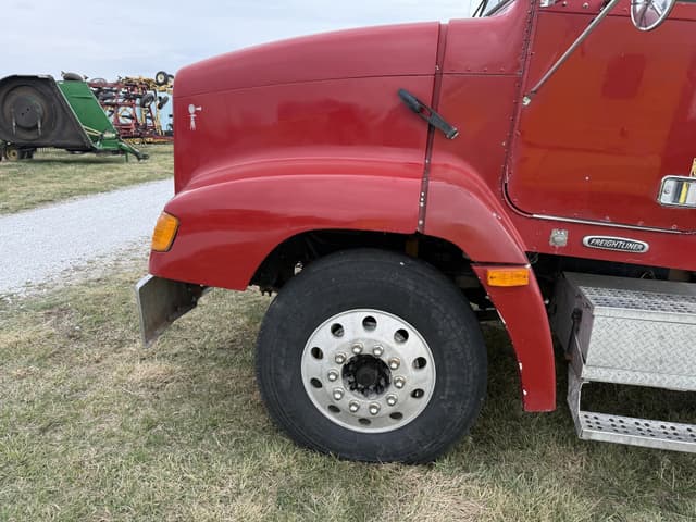 Image of Freightliner FLD112 equipment image 3