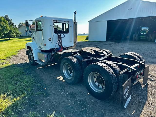 Image of Freightliner FLD112 equipment image 3