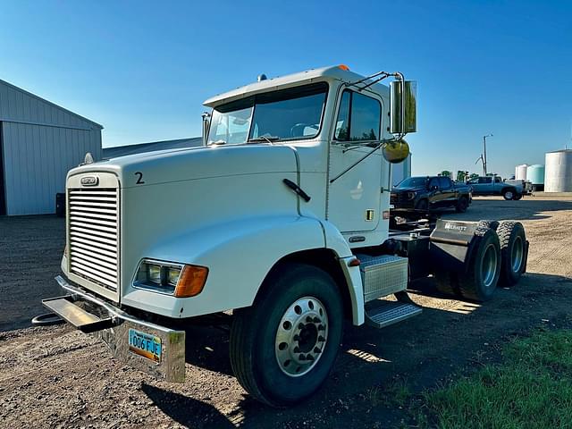 Image of Freightliner FLD112 equipment image 2