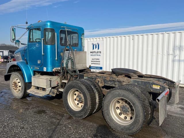 Image of Freightliner FLD112SD equipment image 1