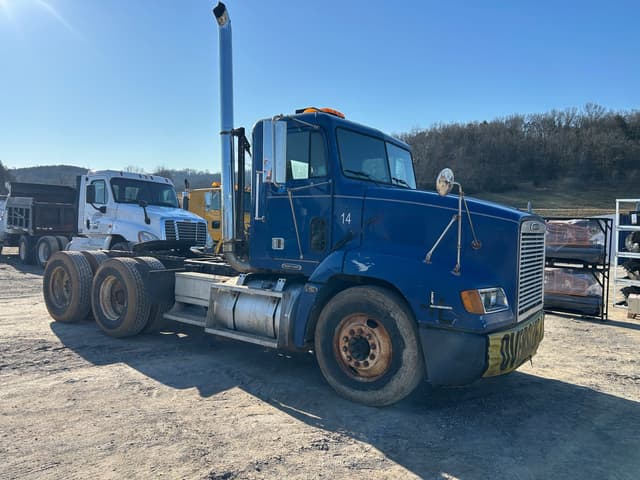 Image of Freightliner FLD112 equipment image 3