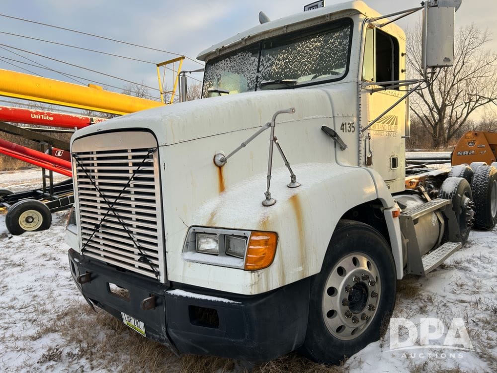 2000 Freightliner FLD112 Equipment Image0
