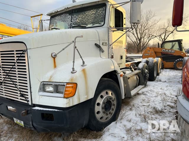 Image of Freightliner FLD112 equipment image 1