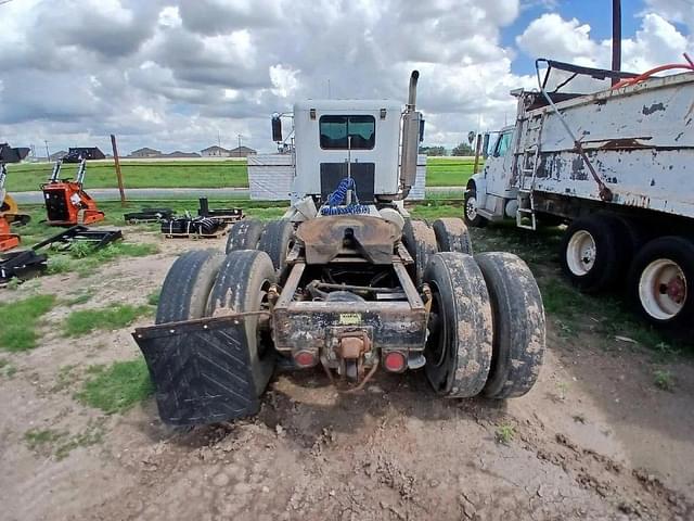 Image of Freightliner FLD112 equipment image 3