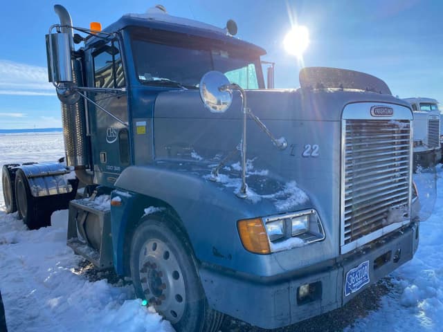 Image of Freightliner FLD120 equipment image 2