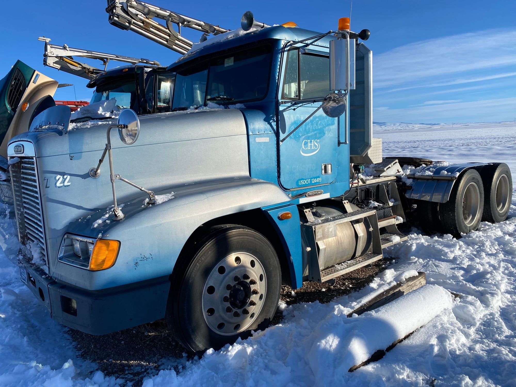 2000 Freightliner FLD120 Equipment Image0