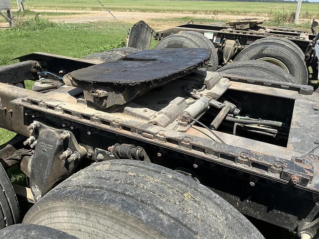Image of Freightliner FLD120 equipment image 4