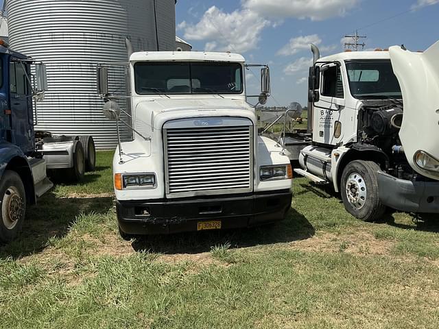 Image of Freightliner FLD120 equipment image 1