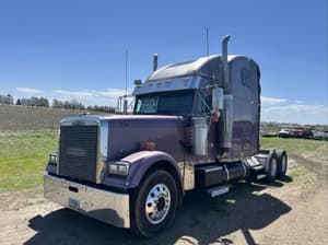 2000 Freightliner FLD120 Image