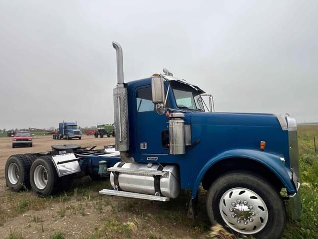 Image of Freightliner FLD120 equipment image 2