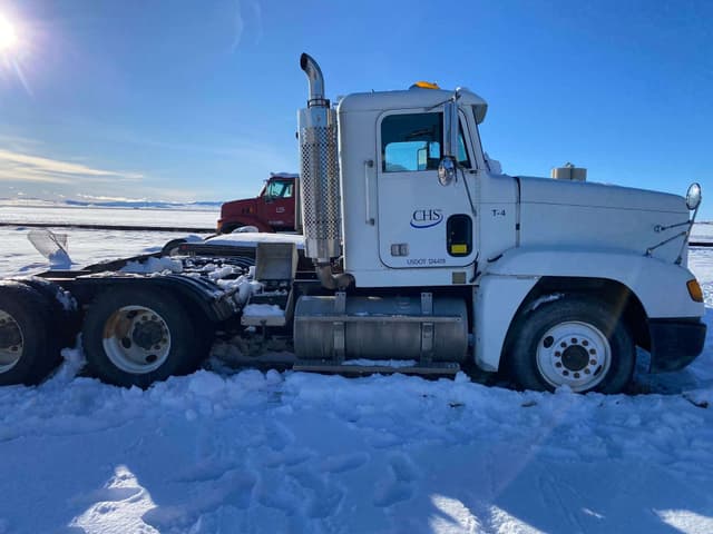 Image of Freightliner FLD120 equipment image 1